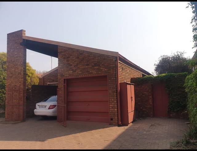 3 BEDROOM TOWNHOUSE FOR SALE IN VANDERBIJLPARK CW 3